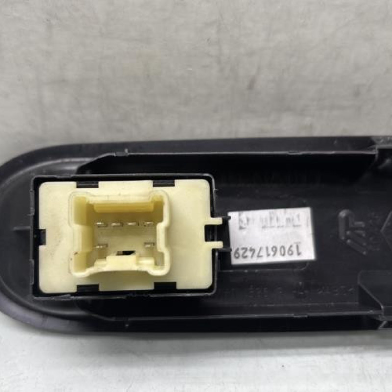 Interrupteur de leve vitre avant droit DACIA DUSTER 1 Photo n°3