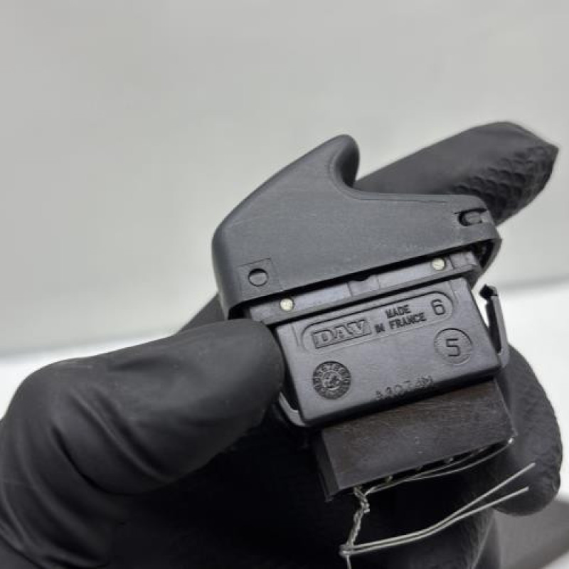 Interrupteur de leve vitre avant droit RENAULT KANGOO 1 Photo n°2