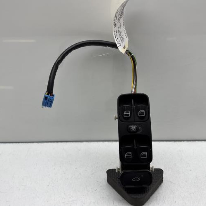 Interrupteur de leve vitre avant gauche MERCEDES CLASSE C 203 Photo n°1