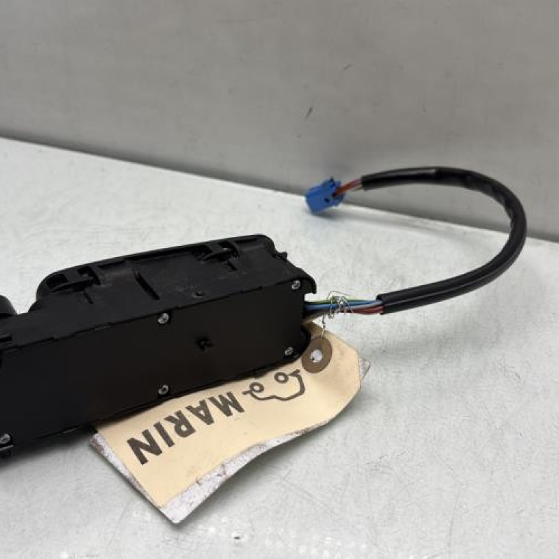 Interrupteur de leve vitre avant gauche MERCEDES CLASSE C 203 Photo n°2