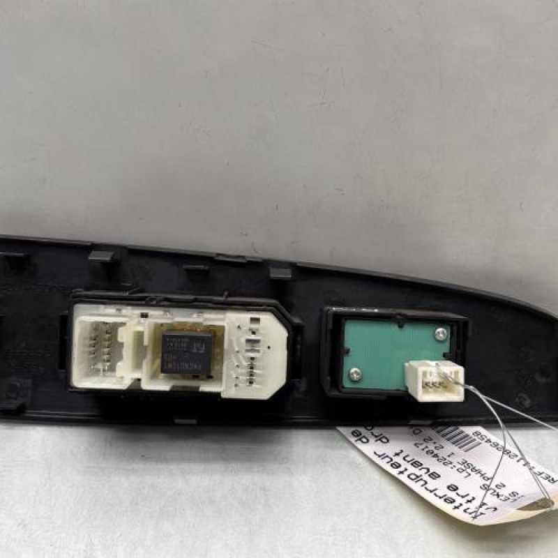 Interrupteur de leve vitre avant droit LEXUS IS 2 Photo n°2