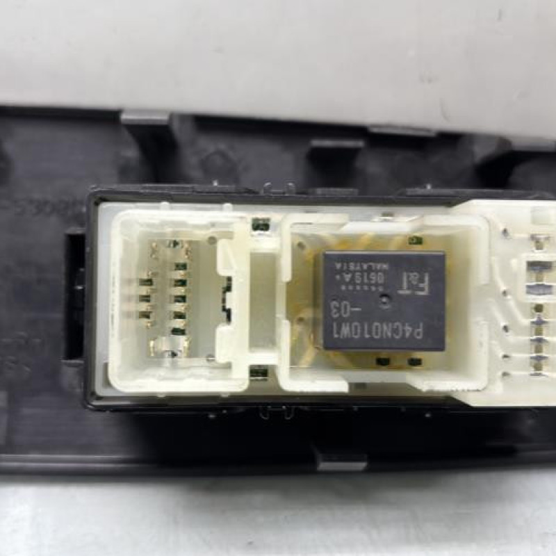 Interrupteur de leve vitre avant droit LEXUS IS 2 Photo n°3