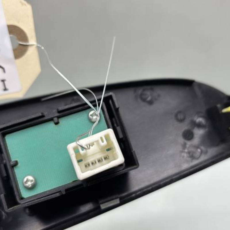 Interrupteur de leve vitre avant droit LEXUS IS 2 Photo n°4