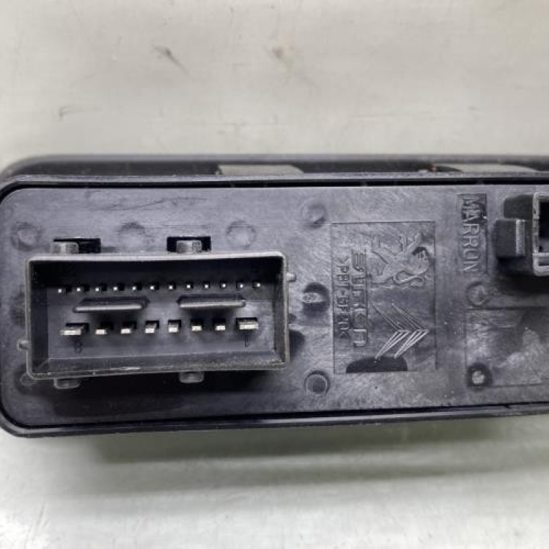 Interrupteur de leve vitre avant gauche PEUGEOT 308 1 Photo n°3