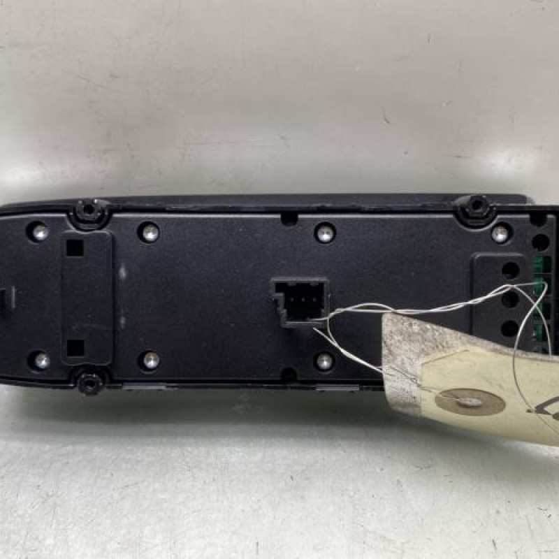 Interrupteur de leve vitre avant gauche MERCEDES CLASSE C 204 Photo n°2