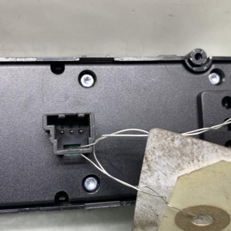 Interrupteur de leve vitre avant gauche MERCEDES CLASSE C 204 Photo n°3