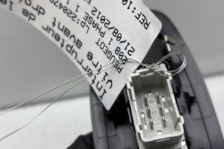 Interrupteur de leve vitre avant droit PEUGEOT 208 1