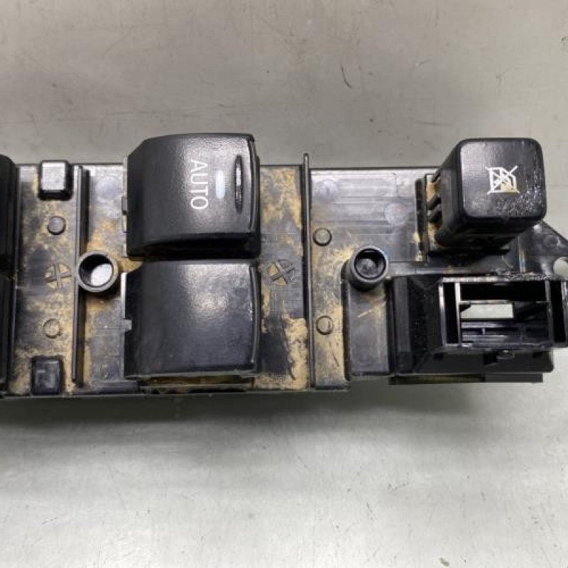 Interrupteur de leve vitre avant gauche MITSUBISHI SPACE STAR 3 Photo n°1