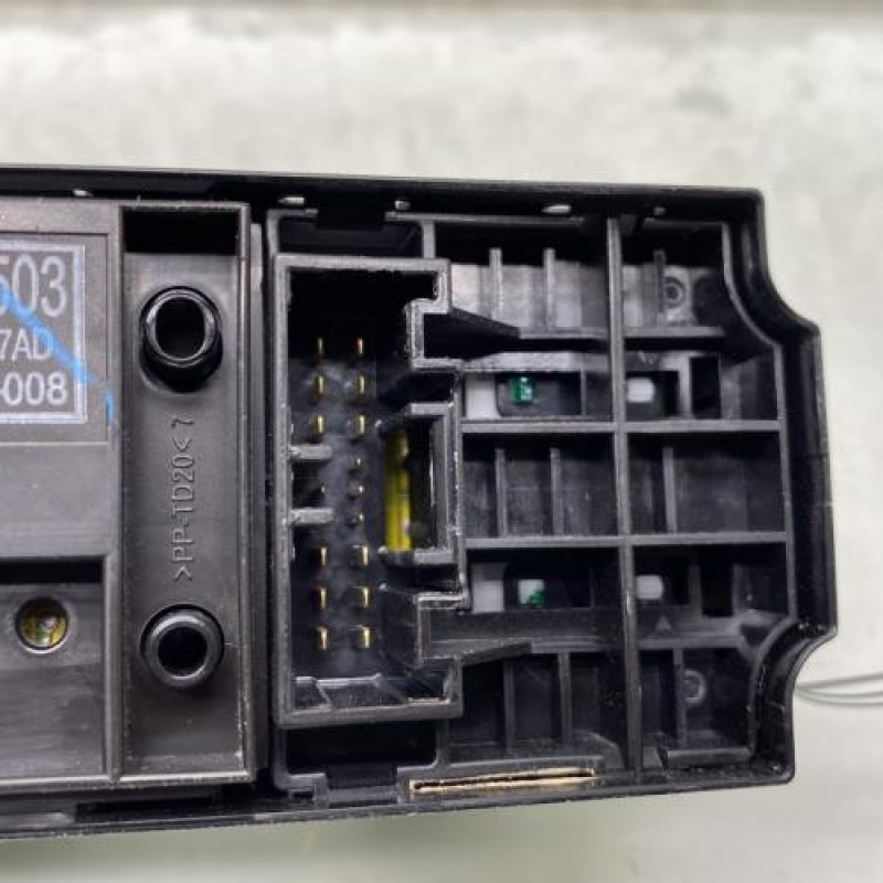 Interrupteur de leve vitre avant gauche MITSUBISHI SPACE STAR 3 Photo n°3