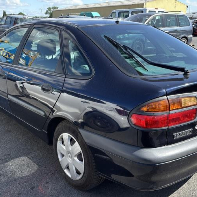 Interrupteur de leve vitre avant gauche RENAULT LAGUNA 1 Photo n°9