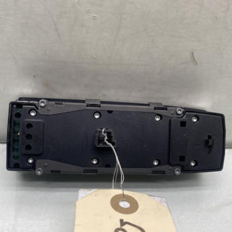 Interrupteur de leve vitre avant gauche MERCEDES CLASSE A 176 Photo n°2