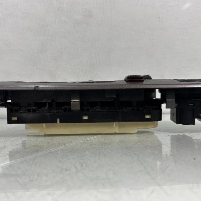 Interrupteur de leve vitre avant gauche LEXUS IS 2 Photo n°2