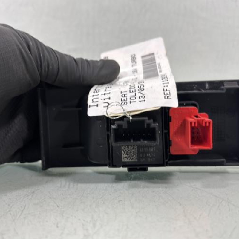 Interrupteur de leve vitre avant gauche SEAT TOLEDO 4 Photo n°4