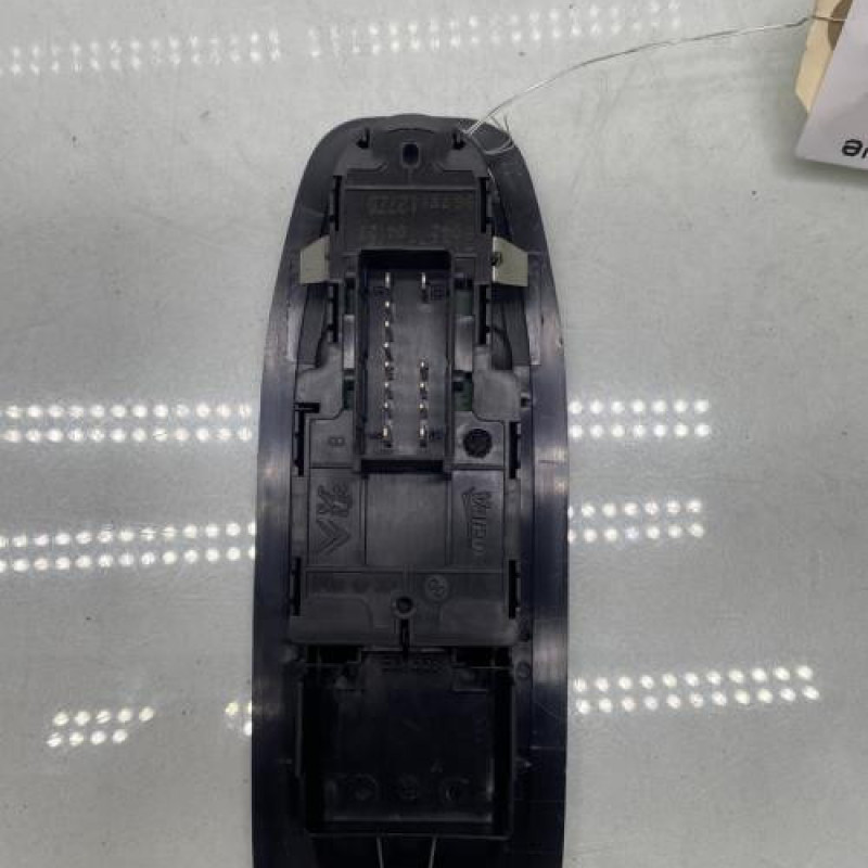 Interrupteur de leve vitre avant gauche PEUGEOT 2008 1 Photo n°2