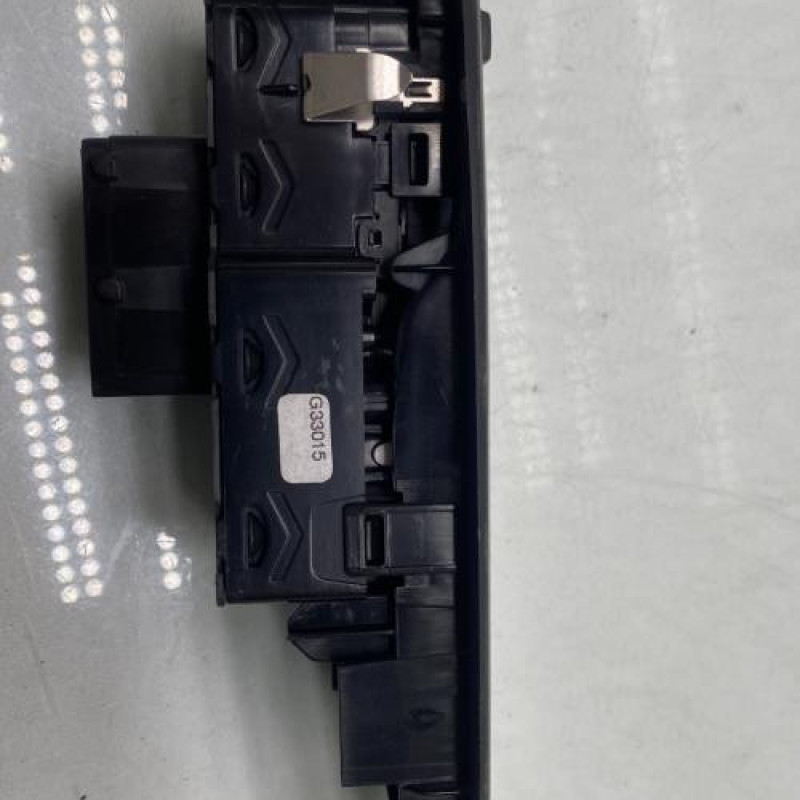 Interrupteur de leve vitre avant gauche PEUGEOT 2008 1 Photo n°4