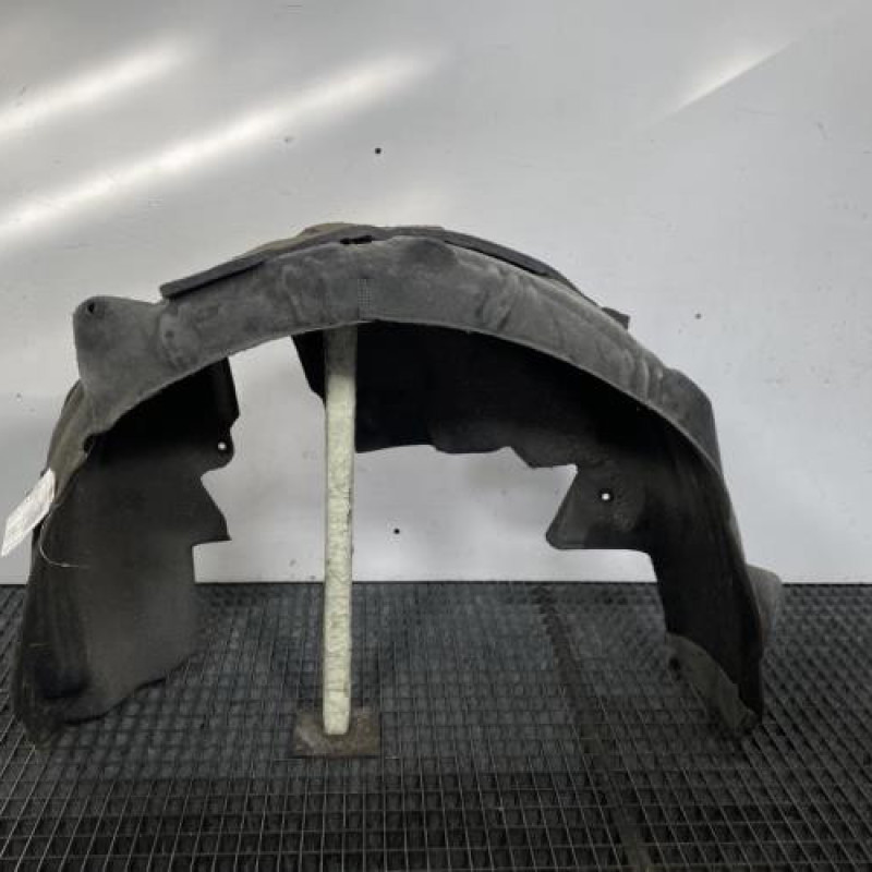 Pare boue arriere droit MERCEDES CLASSE C 205 Photo n°1