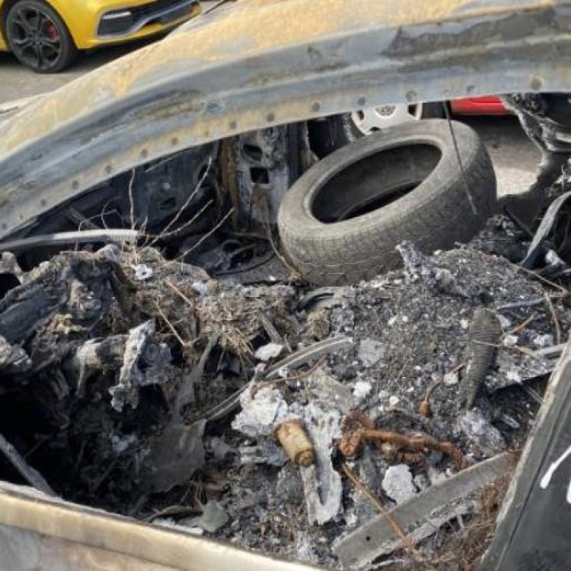 Pare boue arriere droit MERCEDES CLASSE C 205 Photo n°6