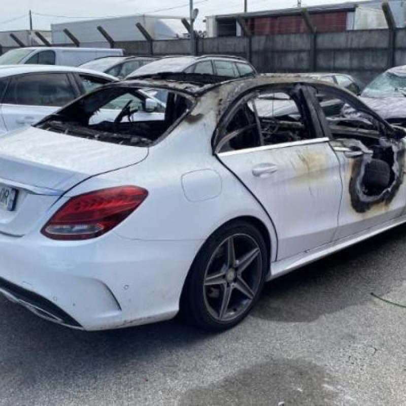 Pare boue arriere droit MERCEDES CLASSE C 205 Photo n°8