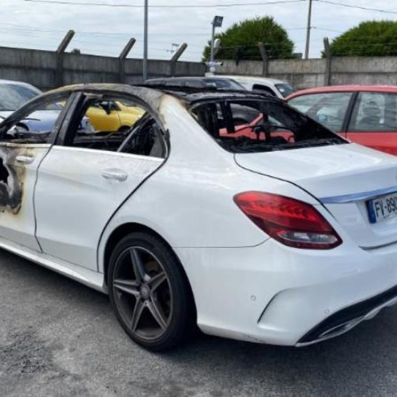 Pare boue arriere droit MERCEDES CLASSE C 205 Photo n°9