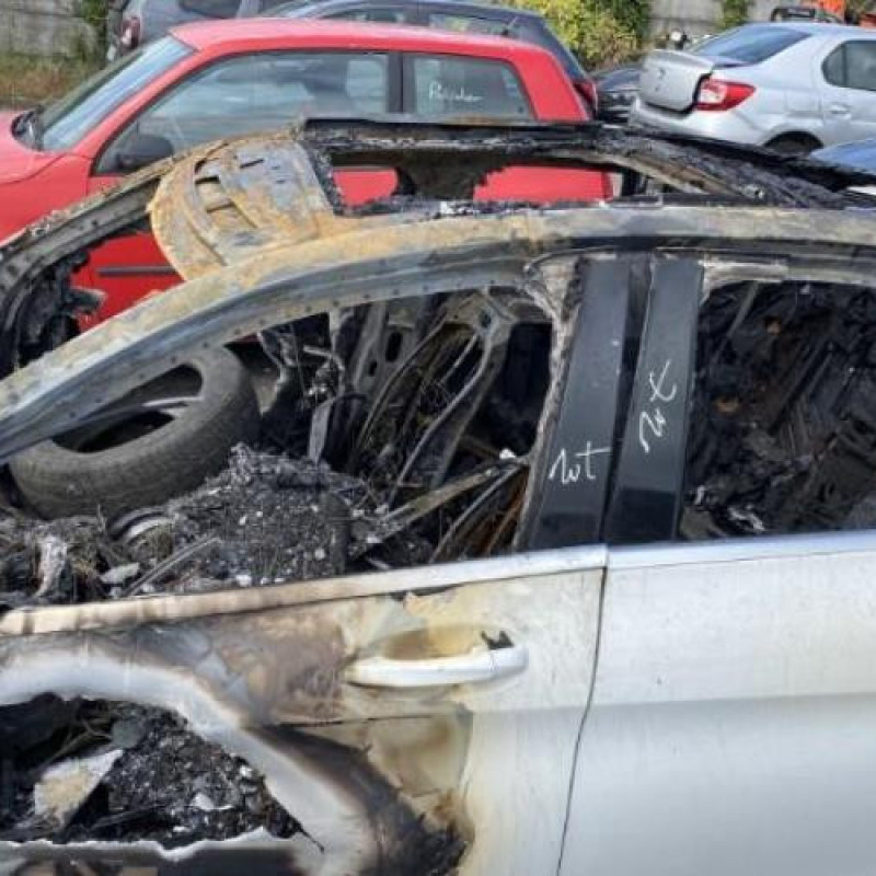 Pare boue arriere droit MERCEDES CLASSE C 205 Photo n°12