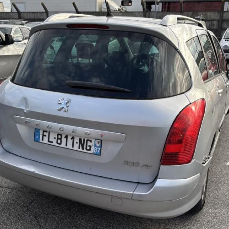 Pare boue arriere droit PEUGEOT 308 1 SW Photo n°17
