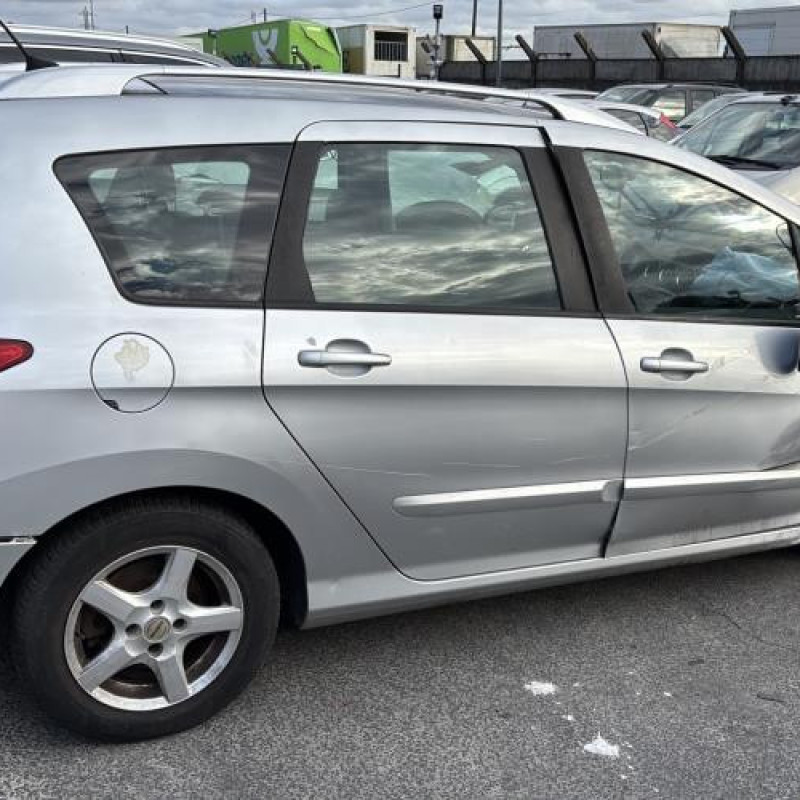 Pare boue arriere droit PEUGEOT 308 1 SW Photo n°18