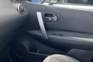 Pare boue arriere droit NISSAN QASHQAI 1