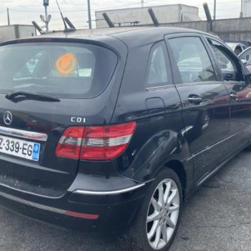 Pare boue arriere droit MERCEDES CLASSE B 245 Photo n°5