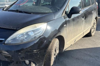 Pare boue arriere droit RENAULT SCENIC 3