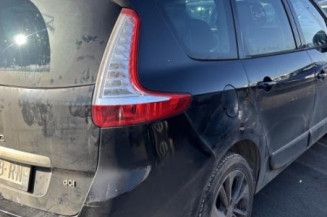 Pare boue arriere droit RENAULT SCENIC 3