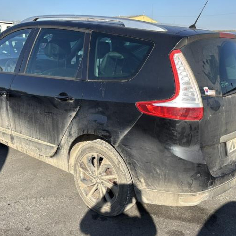 Pare boue arriere droit RENAULT SCENIC 3 Photo n°10