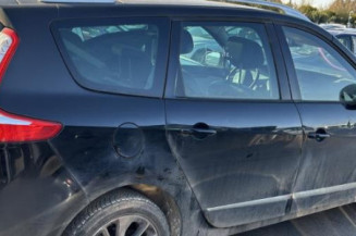 Pare boue arriere droit RENAULT SCENIC 3