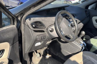 Pare boue arriere droit RENAULT SCENIC 3