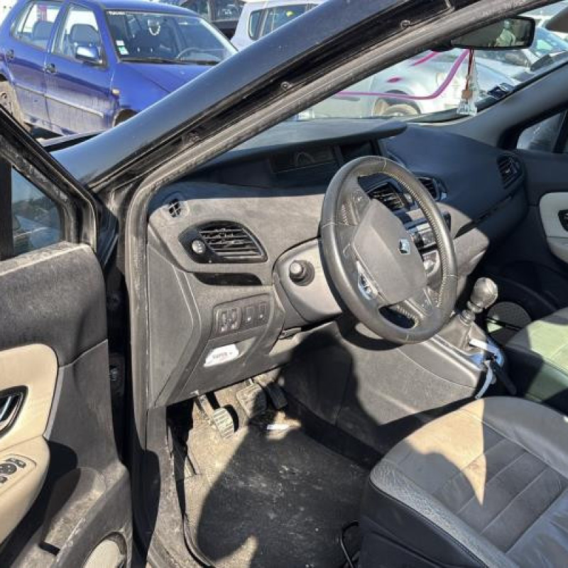 Pare boue arriere droit RENAULT SCENIC 3 Photo n°15