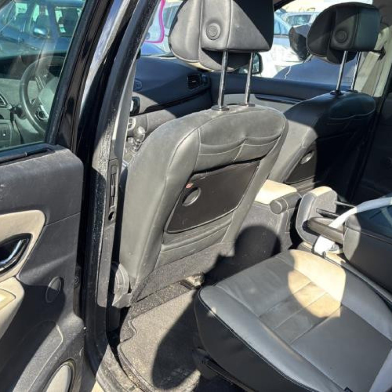 Pare boue arriere droit RENAULT SCENIC 3 Photo n°16