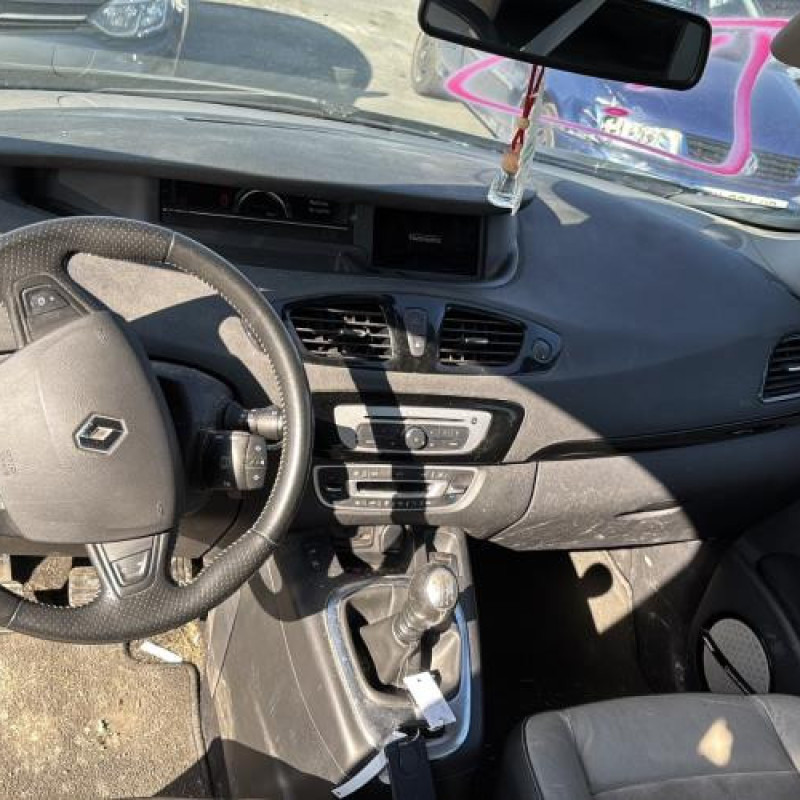 Pare boue arriere droit RENAULT SCENIC 3 Photo n°18