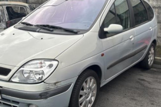 Pare boue arriere droit RENAULT SCENIC 1