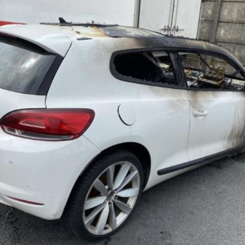 Pare boue arriere gauche VOLKSWAGEN SCIROCCO 3 Photo n°7
