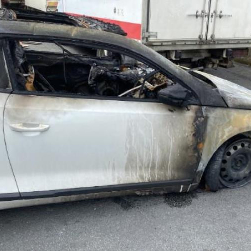 Pare boue arriere gauche VOLKSWAGEN SCIROCCO 3 Photo n°10