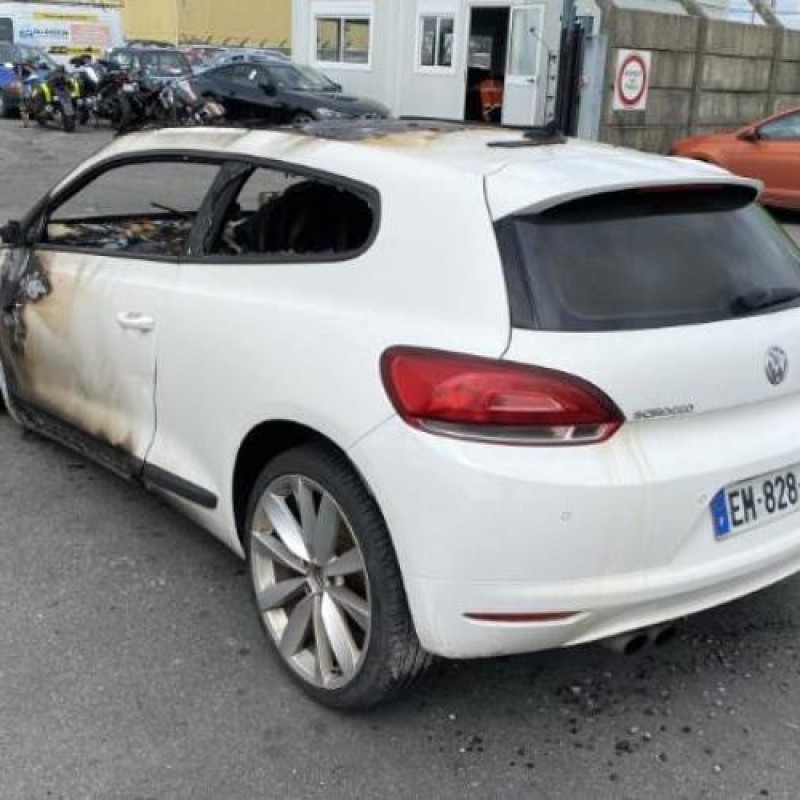 Pare boue arriere gauche VOLKSWAGEN SCIROCCO 3 Photo n°11