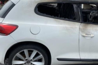 Pare boue arriere gauche VOLKSWAGEN SCIROCCO 3