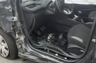 Pare boue arriere gauche PEUGEOT 208 1