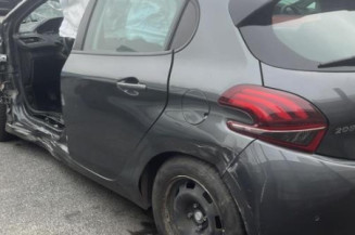 Pare boue arriere gauche PEUGEOT 208 1