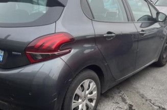 Pare boue arriere gauche PEUGEOT 208 1