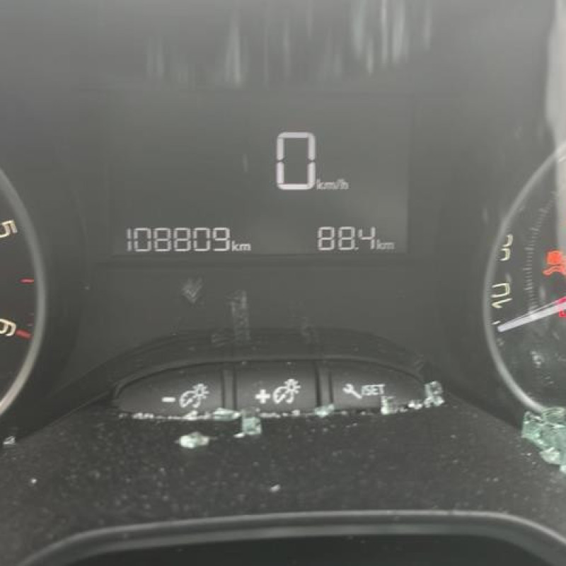 Pare boue arriere gauche PEUGEOT 208 1 Photo n°15