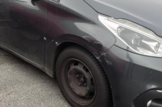 Pare boue arriere gauche PEUGEOT 208 1