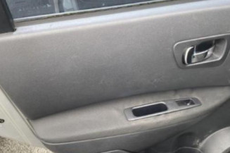 Pare boue avant gauche NISSAN QASHQAI 1