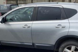 Pare boue avant gauche NISSAN QASHQAI 1
