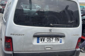 Pare boue avant gauche PEUGEOT PARTNER 1