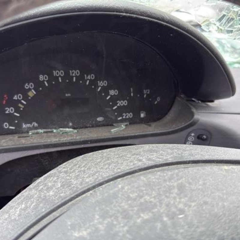 Pare boue avant gauche MERCEDES CLASSE A 168 Photo n°12